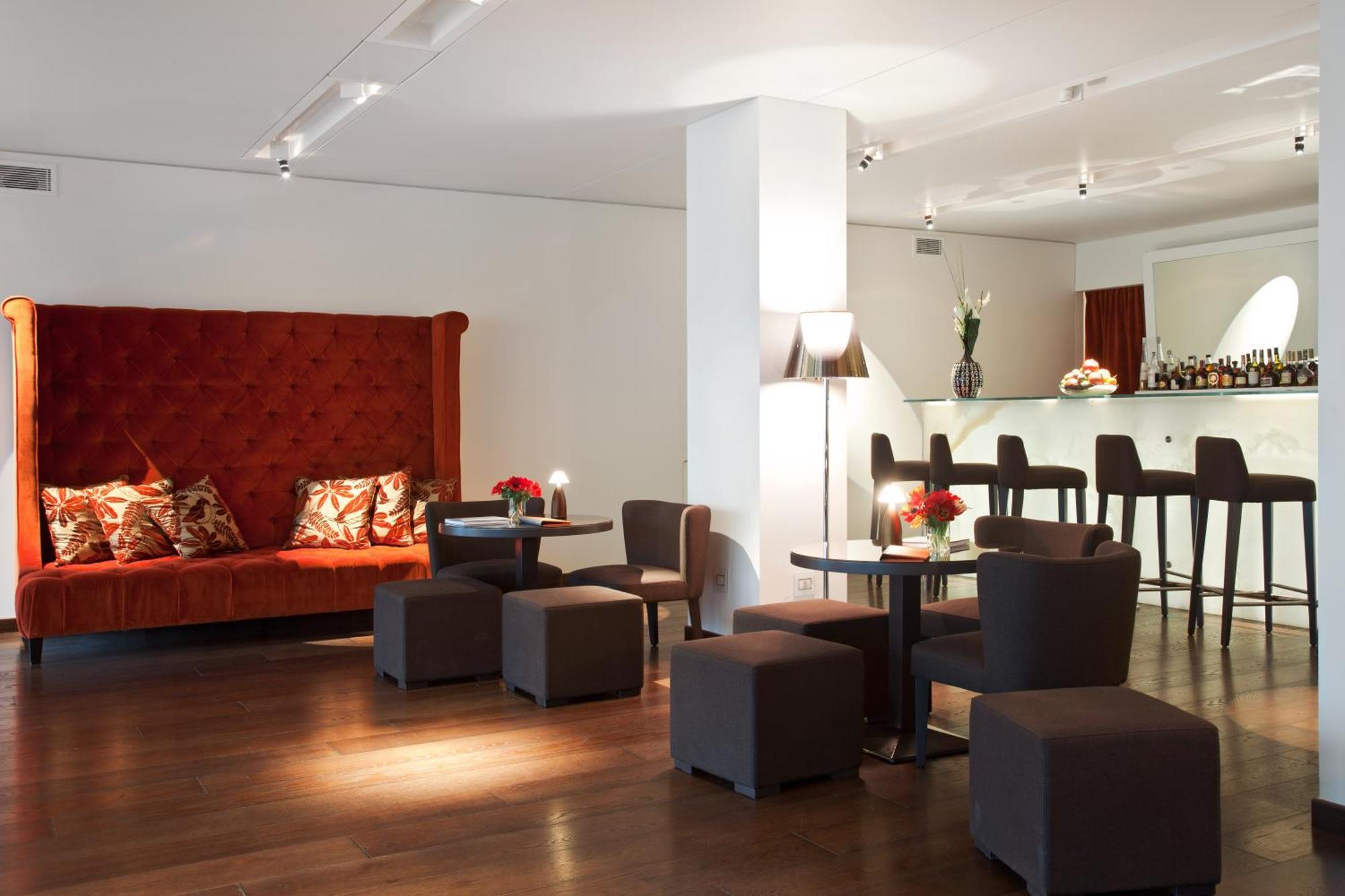 Magna Pars L'Hotel A Parfum, Small Luxury Hotels Of The World Milano Ngoại thất bức ảnh The bar at the Hotel de la Paix