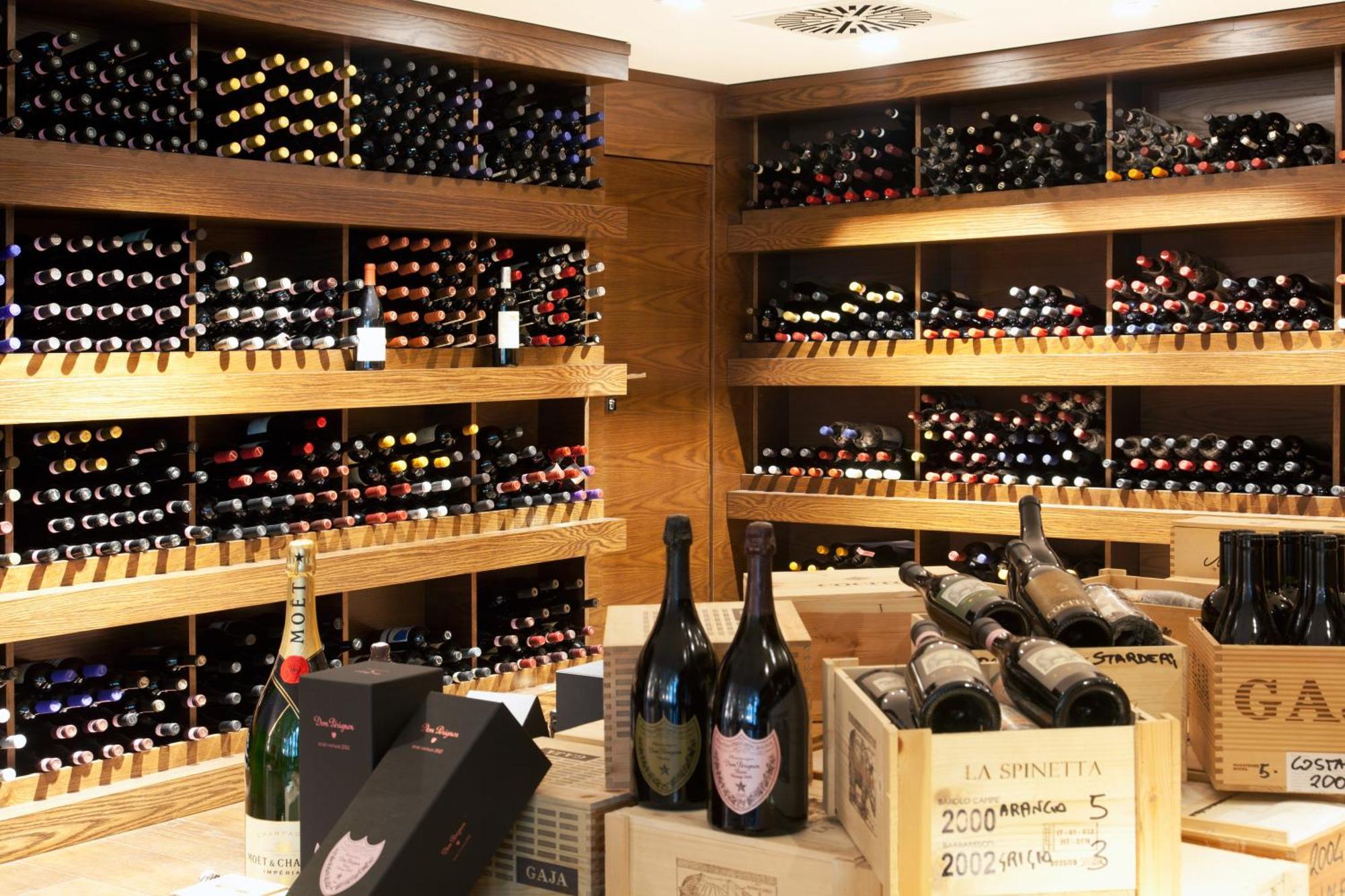 Magna Pars L'Hotel A Parfum, Small Luxury Hotels Of The World Milano Ngoại thất bức ảnh Wine cellar