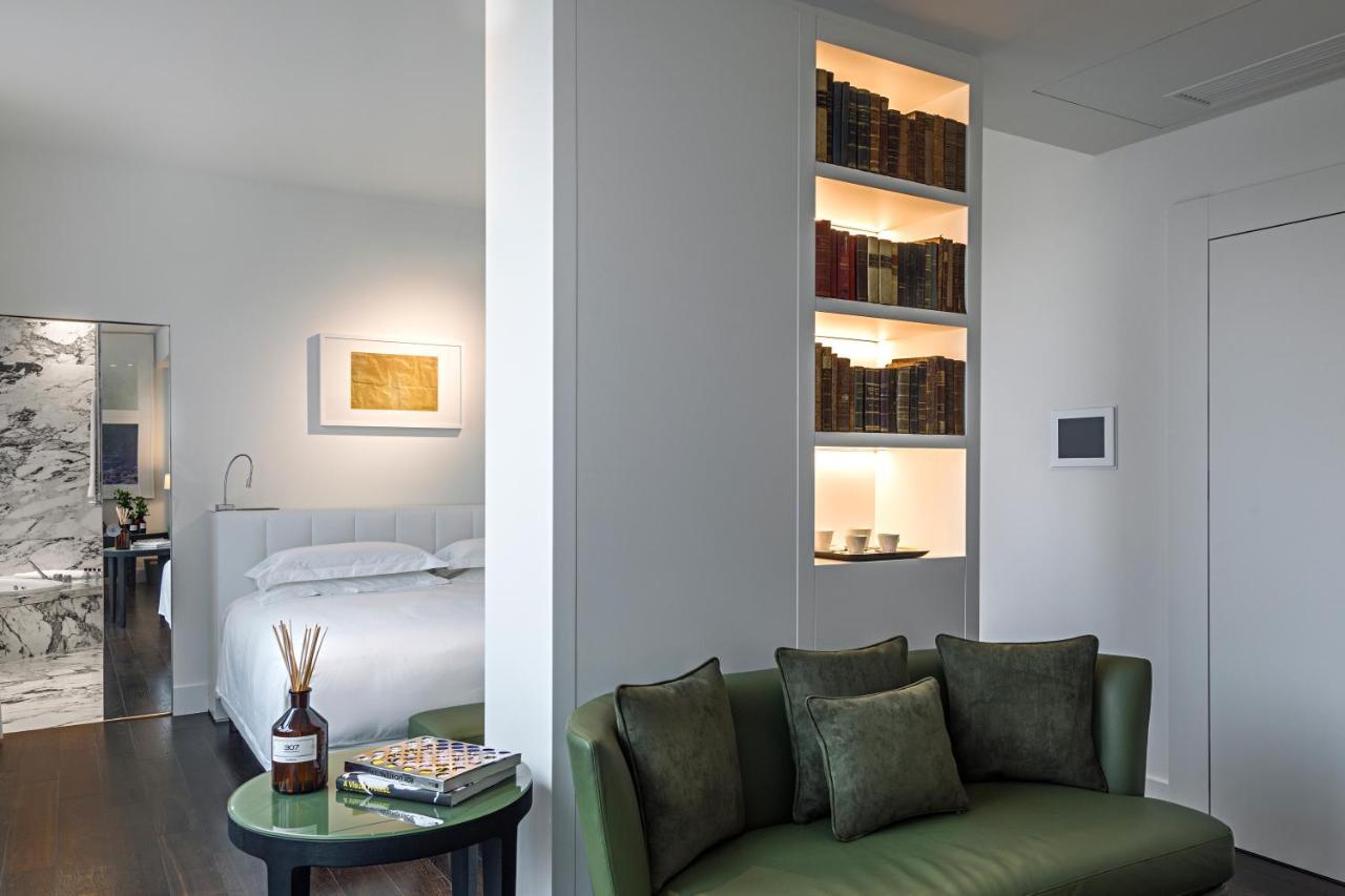 Magna Pars L'Hotel A Parfum, Small Luxury Hotels Of The World Milano Ngoại thất bức ảnh A suite at the Hotel